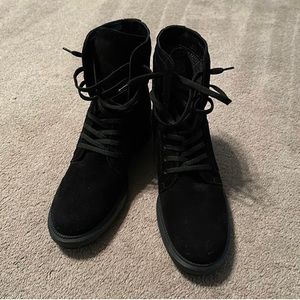 Aquatalia black suede women’s lace up boots. Size 8.5